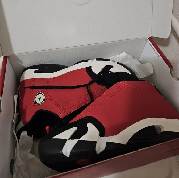 Sneakers - Picture 5 of 8